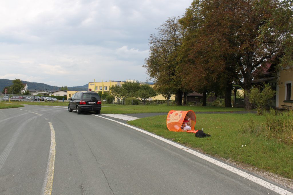 Stillen am Strassenrand